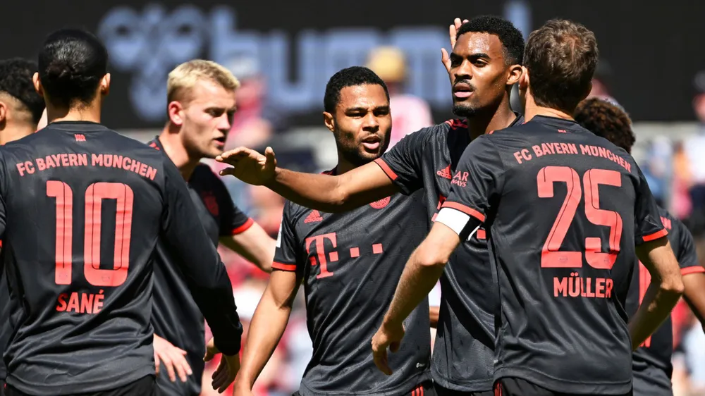Bayern Munich vượt qua Cologne 2-1 trong khi Mainz cầm chân Dortmund 2-2. Ảnh: GETTY. Bayern Munich vượt qua Cologne 2-1 trong khi Mainz cầm chân Dortmund 2-2. Ảnh: GETTY.