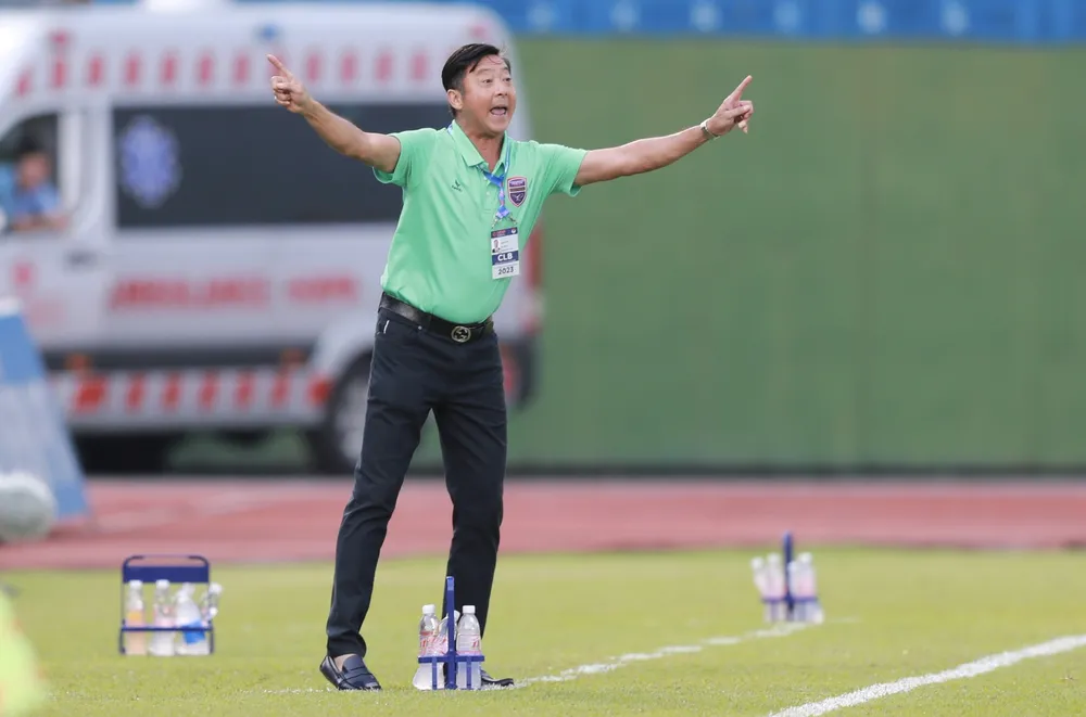 Cựu tuyển thủ Lê Huỳnh Đức là nhà cầm quân thứ ba của B. Bình Dương khi mùa giải mới qua 7 vòng đấu...