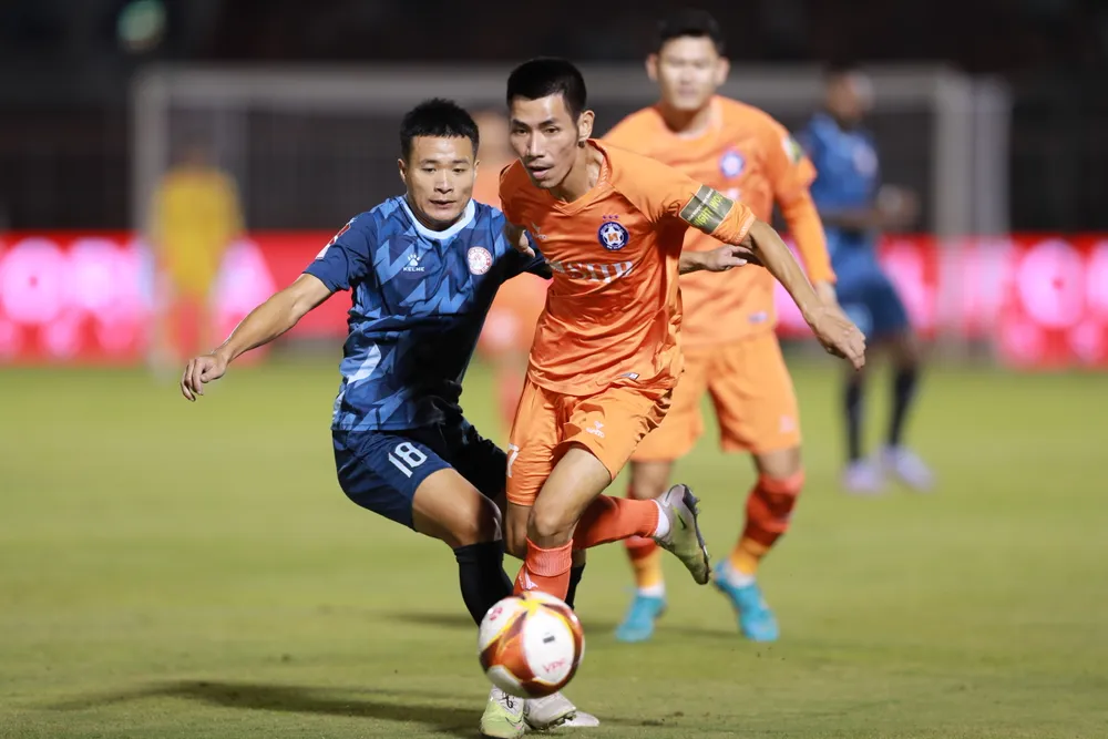 SHB Đà Nẵng 10 trận chưa thắng khiến HLV Phan Thanh Hùng phải mất ghế. Ảnh: ANH PHƯƠNG.