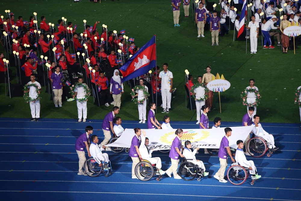 Các vận động viên khuyết tật của 11 quốc gia Đông Nam Á hào hứng trong cuộc chơi lớn Para Games 12... Các vận động viên khuyết tật của 11 quốc gia Đông Nam Á hào hứng trong cuộc chơi lớn Para Games 12...