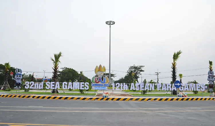 Đường vào làng thể thao SEA Games 32 và APG 12 là nơi đắc địa ở ngoại ô Phnom Penh. Ảnh: ANH PHƯƠNG. Đường vào làng thể thao SEA Games 32 và APG 12 là nơi đắc địa ở ngoại ô Phnom Penh. Ảnh: ANH PHƯƠNG.