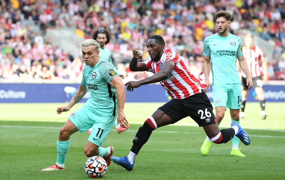 Lương của các cầu thủ Burnley và Brentford không bằng một góc so với hai cầu thủ người Pháp sang chơi bóng ở Al Ittihad. Ảnh: GETTY.