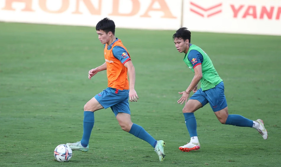 Các cầu thủ gặp vấn đề chấn thương nhẹ đã trở lại tập luyện cùng đồng đội. Ảnh: VFF.