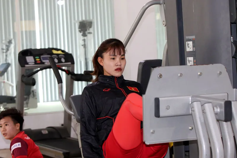 Nữ trung vệ Chương Thị Kiều sau 9 tháng phẫu thuật cùng lúc hai đầu gối đã trở lại thi đấu là tin vui cho HLV Mai Đức Chung và đồng đội tuyển nữ Việt Nam. Ảnh: VFF.