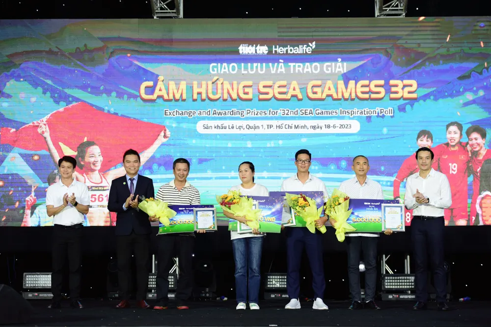 Ông Vũ Văn Thắng, Tổng Giám đốc Herbalife Việt Nam và Campuchia chia sẻ: &quot;Là một trong những công ty và cộng đồng hàng đầu về sức khỏe và thể chất, Herbalife rất tự hào và phấn khởi đồng hành cùng Báo Tuổi Trẻ trong chương trình cảm hứng SEA Games 32. Xin chúc mừng chương trình đã thu hút sự tham gia của nhiều tác giả với những câu chuyện gây ấn tượng mạnh mẽ về ý chí, nghị lực vượt qua thử thách của các VĐV.