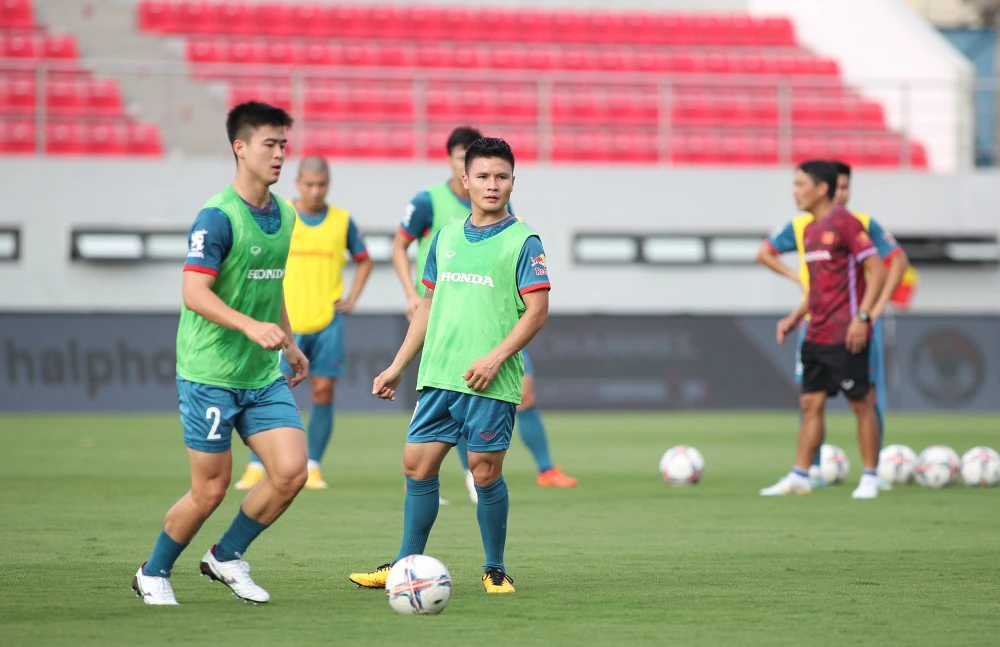 Quang Hải và Duy Mạnh đã chơi ở trận thắng Hong Kong 1-0 nên nhiều khả năng sẽ ngồi ngoài trận gặp Syria. Ảnh: ANH PHƯƠNG.