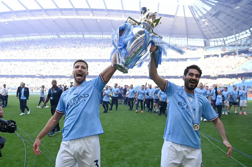 Đội trưởng Man City hạnh phúc với ba chức vô địch lịch sử. Ảnh: GETTY.