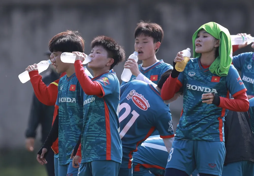 Chương Thị Kiều đã tập nặng trở lại cùng đồng đội trong kỳ SEA Games 32 vừa vô địch tại Campuchia. Ảnh: ANH PHƯƠNG.