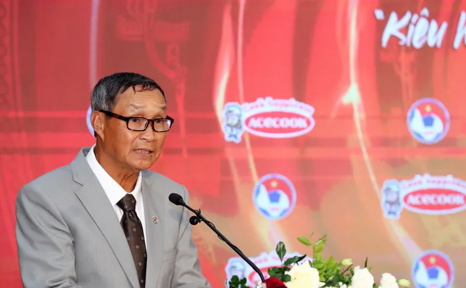 HLV Mai Đức Chung hứa hẹn sẽ cùng các học trò chơi hết mình ở New Zealand. Ảnh: VFF.