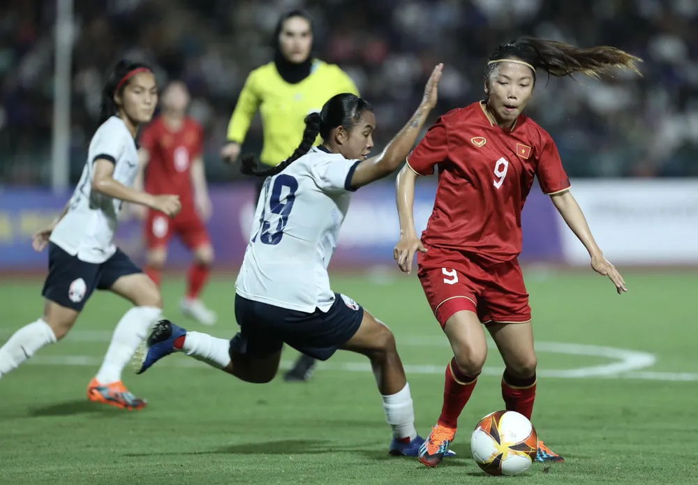 Tiền đạo Huỳnh Như duy nhất trong số 23 cầu thủ của tuyển nữ Việt Nam chơi bóng ở nước ngoài. Ảnh: ANH PHƯƠNG. Tiền đạo Huỳnh Như duy nhất trong số 23 cầu thủ của tuyển nữ Việt Nam chơi bóng ở nước ngoài. Ảnh: ANH PHƯƠNG.