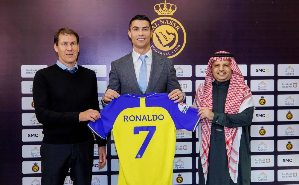 Ronaldo kiếm tiền &quot;khủng&quot; sau khi khoác áo CLB Al Nassr. Ảnh: GETTY.