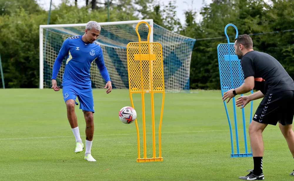 Cựu tuyển thủ Anh bị người trong gia đình tố cáo bịa đặt. Ảnh: GETTY.