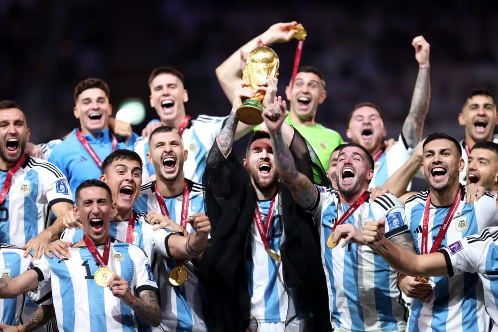 Nhà vô địch World Cup sẽ gặp nhiều khó khăn ở mùa đầu tiên, khi đội bóng của Messi đang xếp cuối bảng sau nửa mùa. Ảnh: GETTY. Nhà vô địch World Cup sẽ gặp nhiều khó khăn ở mùa đầu tiên, khi đội bóng của Messi đang xếp cuối bảng sau nửa mùa. Ảnh: GETTY.