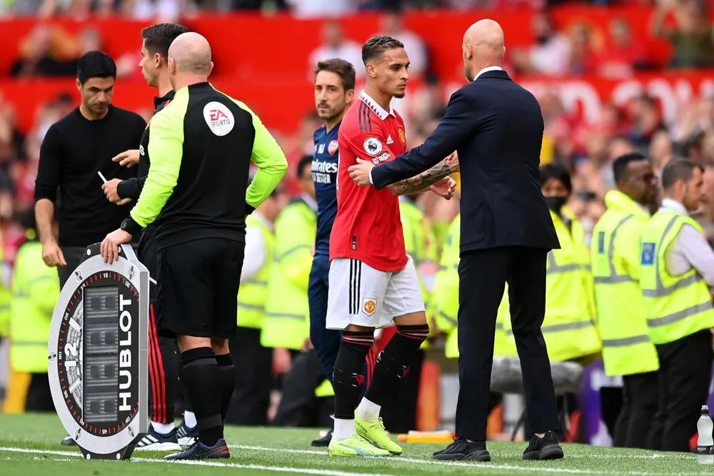 HLV Ten Hag vẫn muốn tăng cường lực lượng với một số 9 phù hợp, ám chỉ đến Harry Kane. Ảnh: GETTY. HLV Ten Hag vẫn muốn tăng cường lực lượng với một số 9 phù hợp, ám chỉ đến Harry Kane. Ảnh: GETTY.