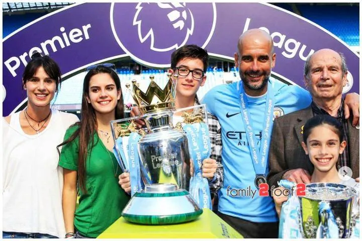 Niềm hạnh phúc của Pep Guardiola với người thân khi giành những chiến tích. Ảnh: GETTY.