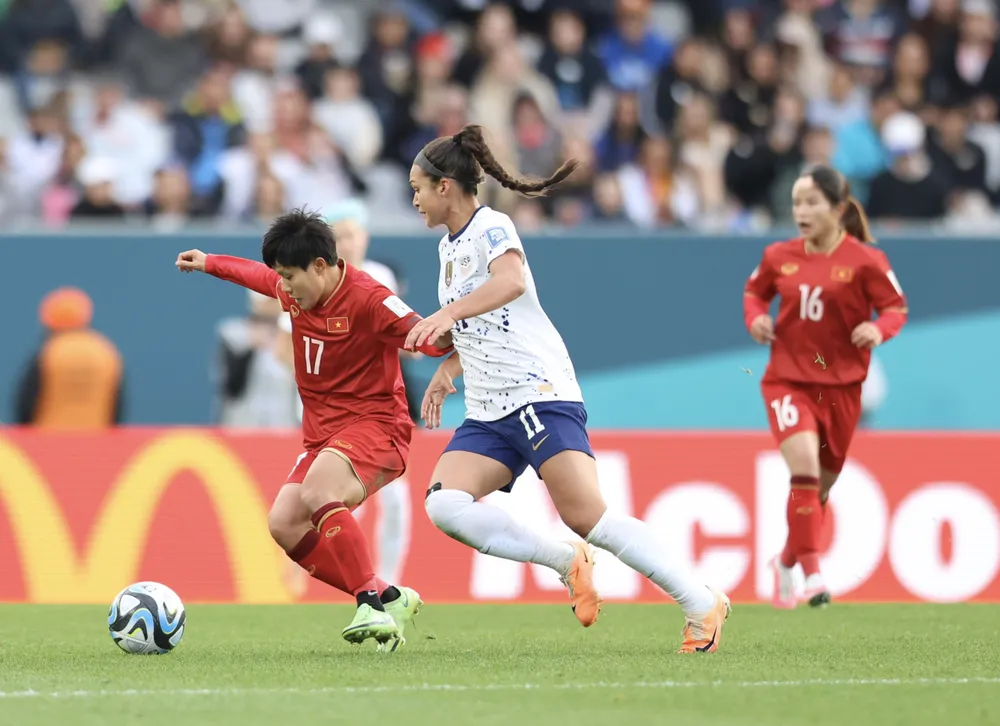 ... đã tiếp lửa tinh thần rất lớn cho các cô gái đại diện cho bóng đá Đông Nam Á. Ảnh: ANH ĐỒNG.