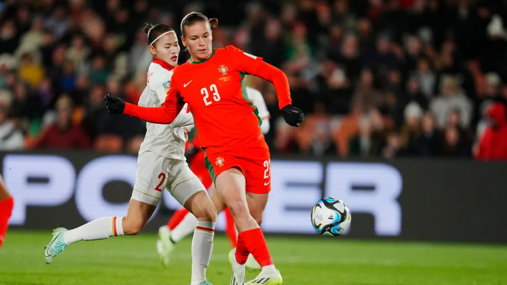 Ông Chung cho rằng các cầu thủ Việt Nam dâng cao đã giúp cho Bồ Đào Nha đá thoải mái và ghi bàn. Ảnh: AN. Ông Chung cho rằng các cầu thủ Việt Nam dâng cao đã giúp cho Bồ Đào Nha đá thoải mái và ghi bàn. Ảnh: AN.