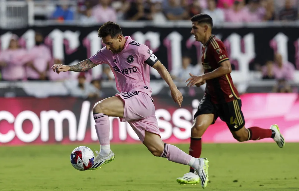 Đồng nghiệp ở Atlanta United khó lòng theo kịp Messi dù anh đã 36 tuổi. Ảnh: GETTY.