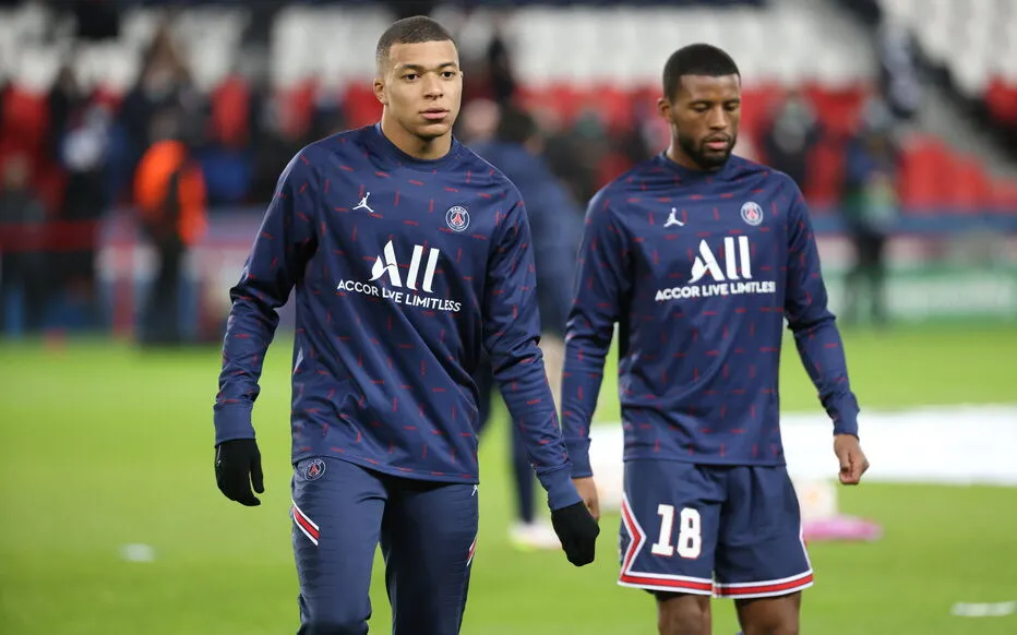 Mbappe và Wijnaldum nằm trong nhóm cầu thủ nổi loạn của PSG. Ảnh: GETTY.
