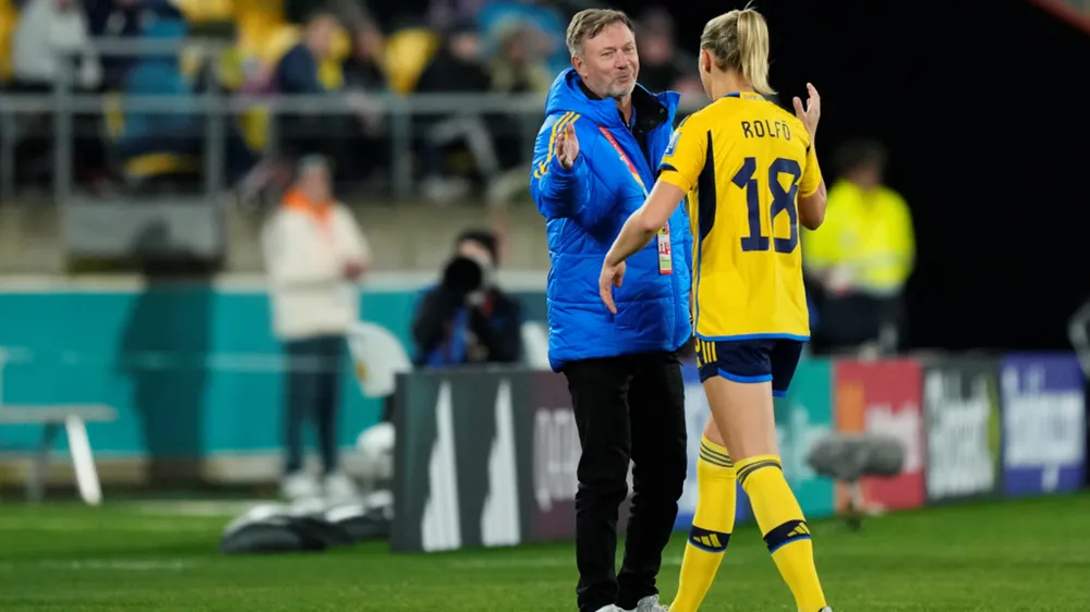 HLV Peter Gerhardsson muốn giải quyết tuyển nữ Nhật Bản trong giờ thi đấu chính thức mà không trải qua màn tra tấn thể lực 120 phút và sút penalty nghẹt thở như trận gặp Mỹ trước đó. Ảnh: GETTY. HLV Peter Gerhardsson muốn giải quyết tuyển nữ Nhật Bản trong giờ thi đấu chính thức mà không trải qua màn tra tấn thể lực 120 phút và sút penalty nghẹt thở như trận gặp Mỹ trước đó. Ảnh: GETTY.