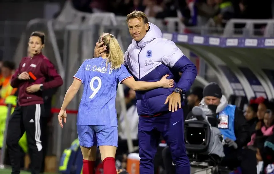 HLV Harve Renard tin tưởng các học trò sẽ làm nên chuyện khi đã quen với áp lực trên đấu trường lớn nhất hành tinh. Ảnh: GETTY. HLV Harve Renard tin tưởng các học trò sẽ làm nên chuyện khi đã quen với áp lực trên đấu trường lớn nhất hành tinh. Ảnh: GETTY.