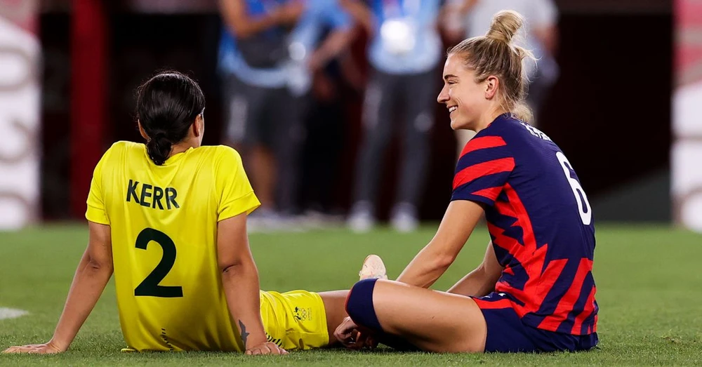 Sam Kerr và Mewis là đối thủ của nhau trên sân bóng... ... nhưng là tình nhân ở ngoài đời. Ảnh: GETTY.