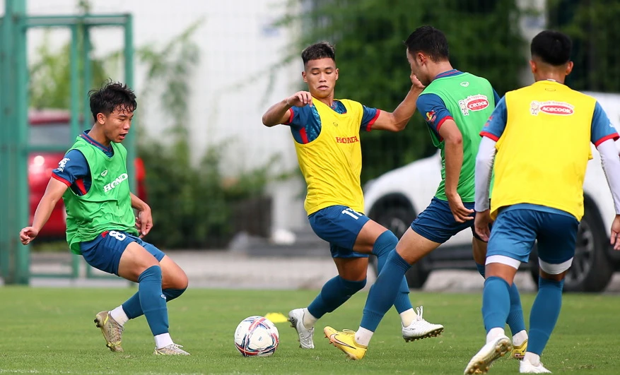 Các tuyển thủ U-23 Việt Nam chủ yếu là lứa trẻ U-20 tích cực tập luyện tại Thái Lan chuẩn bị chu đáo cho giải vô địch U-23 Đông Nam Á với tư cách đương kim vô địch. Ảnh: VFF.