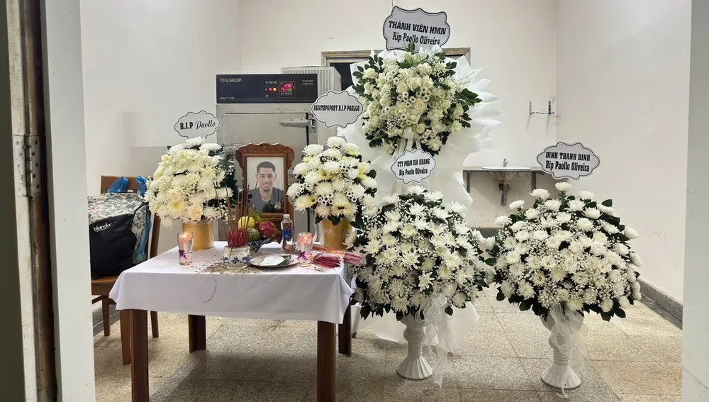 ... và một giờ sau, thi thể anh sẽ chuyển về Trung tâm Pháp y TP.HCM. Ảnh: CDV.