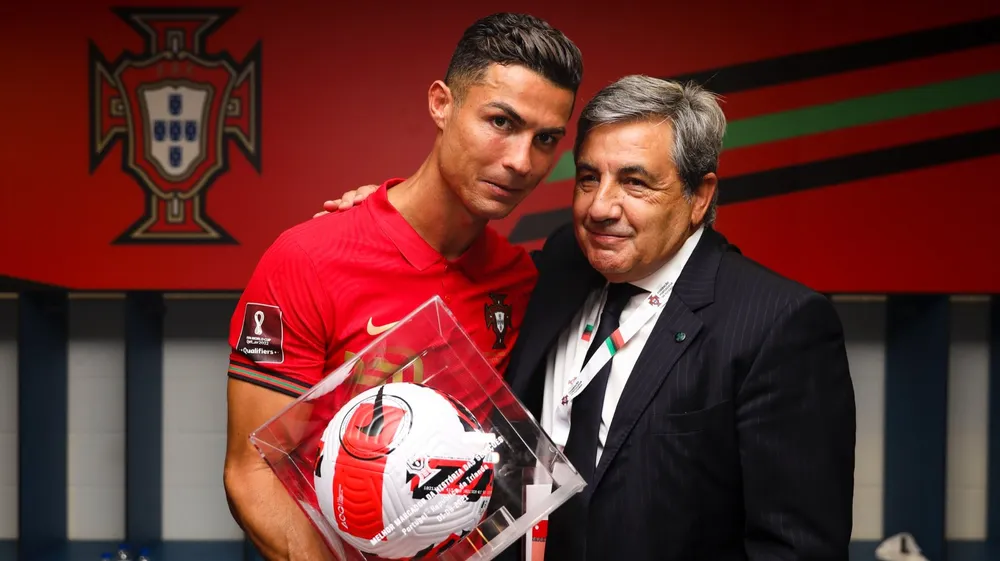 Chủ tịch LĐBĐ Bồ Đào Nha, Fernando Gomes thán phục sức cống hiến bền bỉ của chân sút Ronaldo. Ảnh: GETTY.