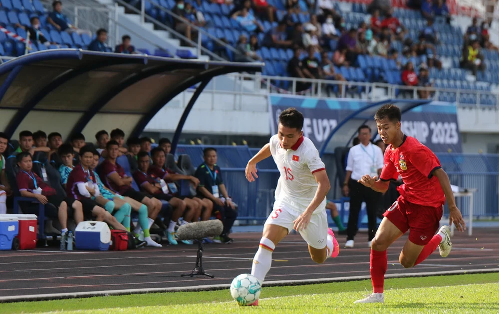 Tân binh Minh Quang của đội hạng Nhất Bình Thuận ngay trong trận ra mắt U-23 Việt Nam đã lập cú đúp vào lưới U-23 Lào, và hai bàn thắng còn lại của Xuân Tiến, Vĩ Hào. Ảnh: VFF.