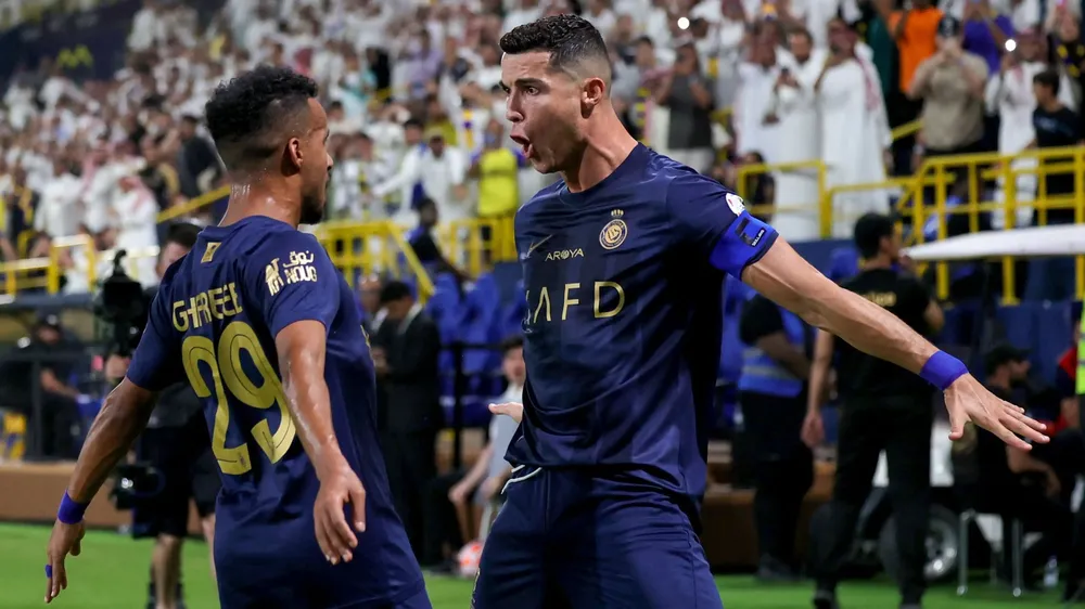 Ronaldo đã nhường quả sút 11 mét cho đàn em Ghareeb. Ảnh: GETTY. Ronaldo đã nhường quả sút 11 mét cho đàn em Ghareeb. Ảnh: GETTY.