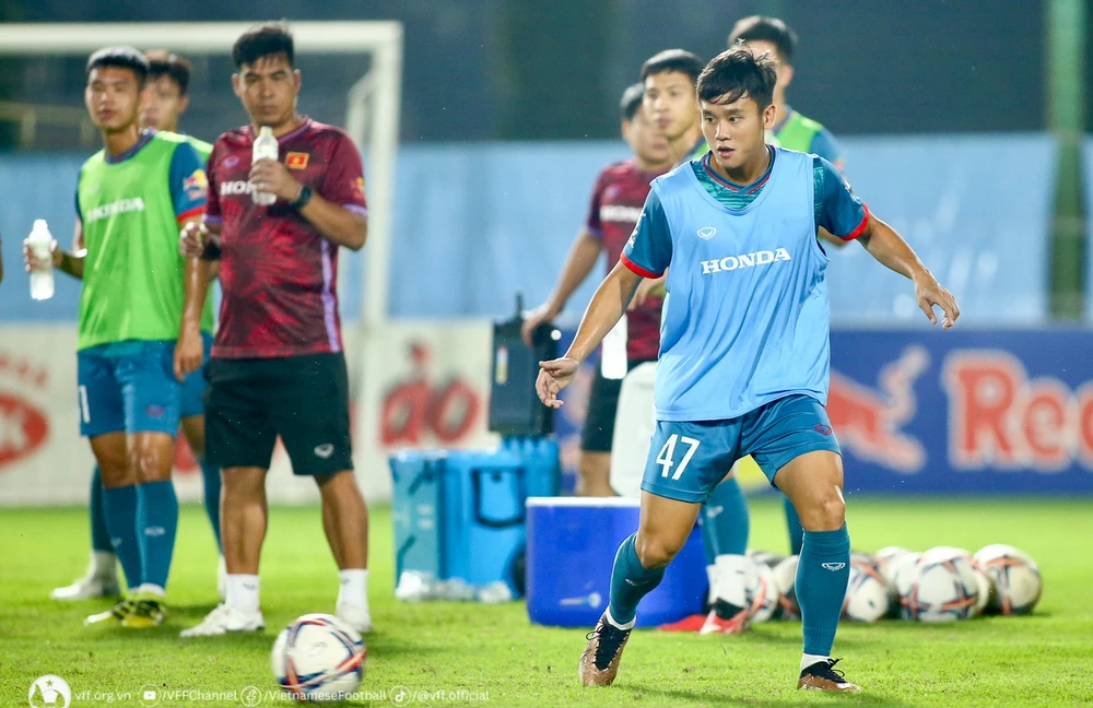 Hậu vệ Minh Trọng của Đồng Tháp hăng say tập luyện. Ảnh: VFF.