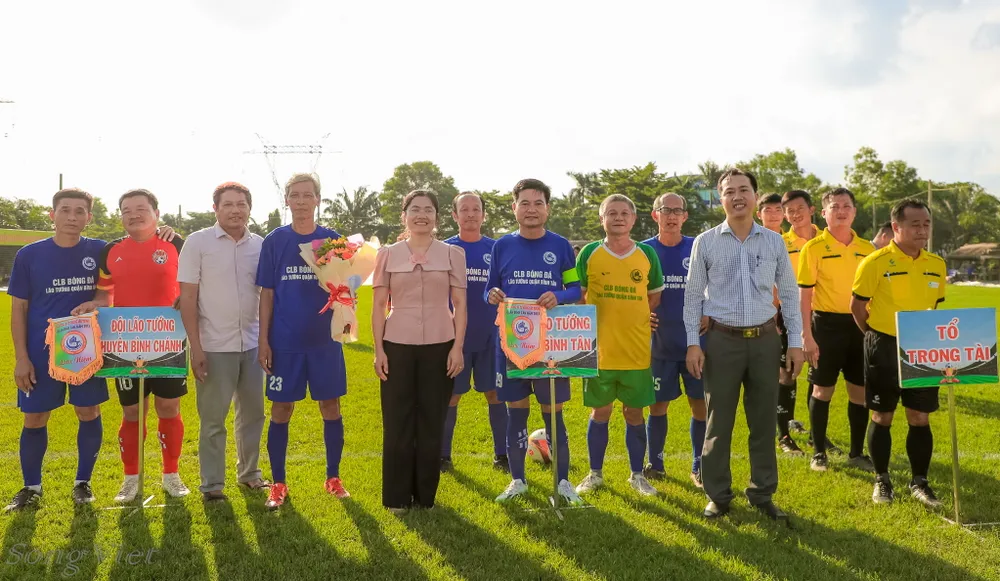 Giải bóng đá tứ hùng Quận Bình Tân là một hoạt động ý nghĩa, tạo sân chơi lành mạnh cho các cầu thủ từ 50 tuổi trở lên tranh tài sôi nổi. Giải bóng đá tứ hùng Quận Bình Tân là một hoạt động ý nghĩa, tạo sân chơi lành mạnh cho các cầu thủ từ 50 tuổi trở lên tranh tài sôi nổi.