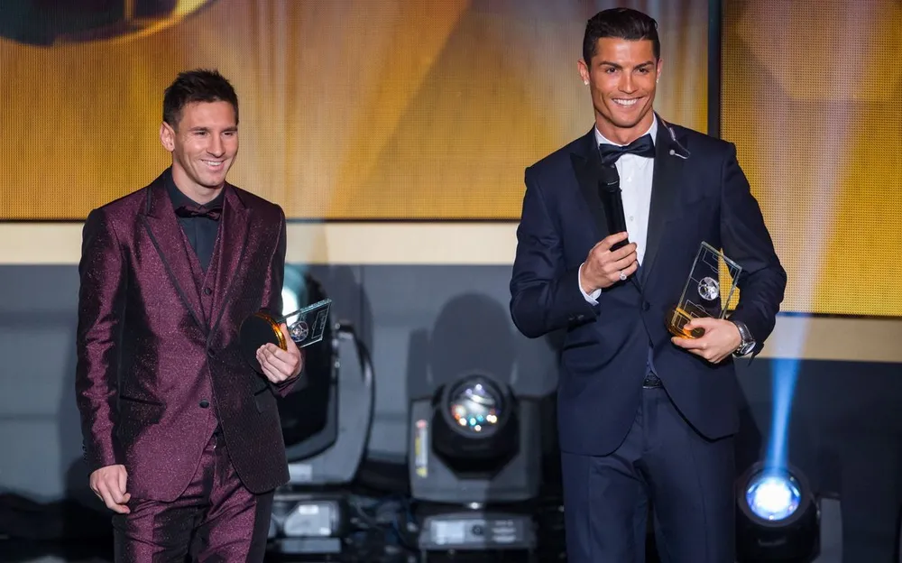 Messi có nhiều cơ hội đăng quang trong khi Ronaldo lần đầu tiên sau 20 năm không có tên trong danh sách đề cử Quả bóng vàng. Ảnh: GETTY.