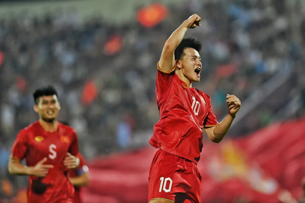 Thanh Nhàn sau nhiều thời cơ trôi đi, cuối cùng vẫn có bàn thắng sau một pha đánh đầu đẹp. Ảnh: HẢI THỊNH. Thanh Nhàn sau nhiều thời cơ trôi đi, cuối cùng vẫn có bàn thắng sau một pha đánh đầu đẹp. Ảnh: HẢI THỊNH.