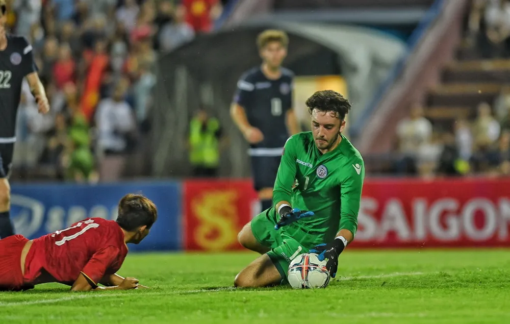 Thủ môn John Guidroz đã làm việc nhiều để ngăn cản những chân sút của U-23 Việt Nam. Ảnh: HẢI THỊNH. Thủ môn John Guidroz đã làm việc nhiều để ngăn cản những chân sút của U-23 Việt Nam. Ảnh: HẢI THỊNH.