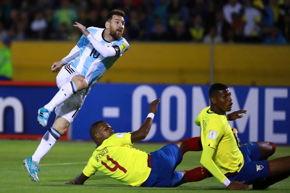 Messi thừa nhận trung vệ Romero xuất sắc nhất trong trận thắng khó Ecuador mà anh là tác giả của bàn thắng duy nhất. Ảnh: GETTY.