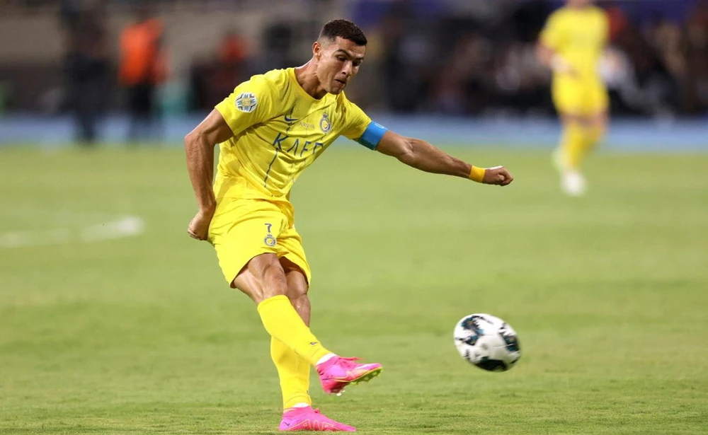 Ronaldo vẫn ghi bàn đều đặn cho Al Nassr nhưng không có danh hiệu đặc biệt vô địch thế giới như đại kình địch Messi. Ảnh: GETTY.