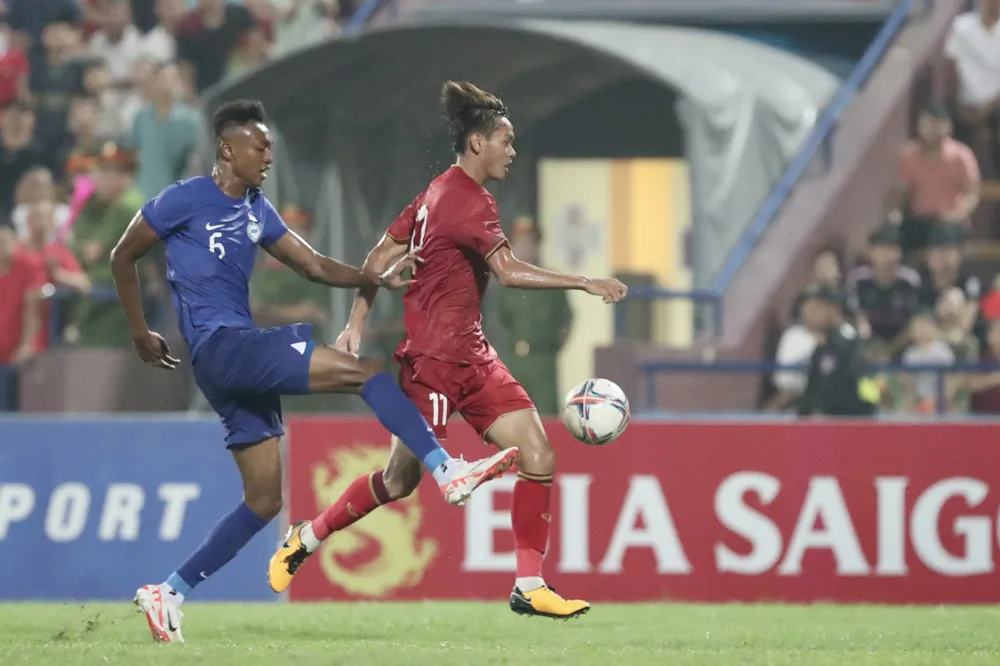 Bùi Vĩ Hào có duyên ghi bàn dưới thời Troussier đã tăng cường cho đội của HLV Hoàng Anh Tuấn. Ảnh: ANH THỊNH. Bùi Vĩ Hào có duyên ghi bàn dưới thời Troussier đã tăng cường cho đội của HLV Hoàng Anh Tuấn. Ảnh: ANH THỊNH.