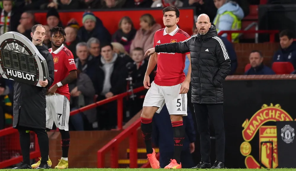Trung vệ Maguire từ lâu đã không còn là chọn lựa ra sân của HLV Ten Hag. Ảnh: GETTY. Maguire-ten-hag.jpg