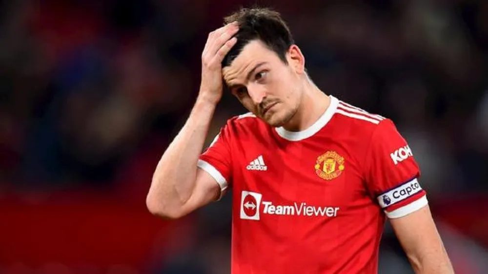 Trung vệ của Man United bị tước băng đội trưởng ở mùa này và thường xuyên ngồi ghế dự bị. Ảnh: GETTY. Man-United-Maguire-1.png