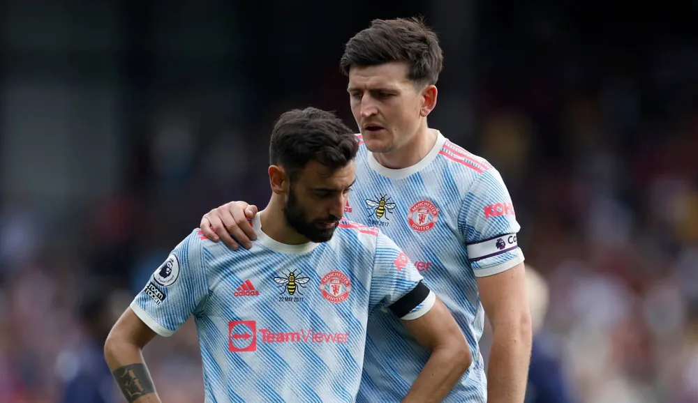 Bruno Fernandes đã thay thế Maguire đeo băng thủ quân Manchester United. Ảnh: GETTY. Maguire-bruno.jpg