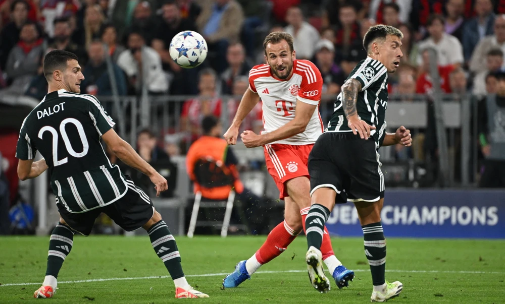 Harry Kane chơi hay trong trận Bayern thắng Man United 4-3. Ảnh: GETTY. Harry-Kane-MU.jpg
