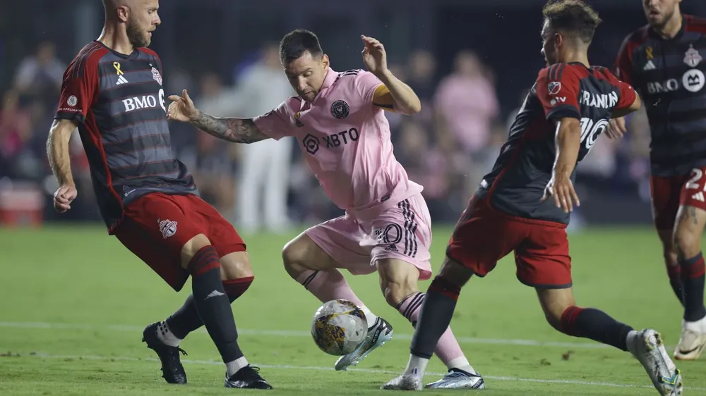Messi rất hiếm khi bị thay ra trong suốt sự nghiệp của anh, trừ trường hợp bị chấn thương nặng. Ảnh: GETTY. Messi-toronto.jpg