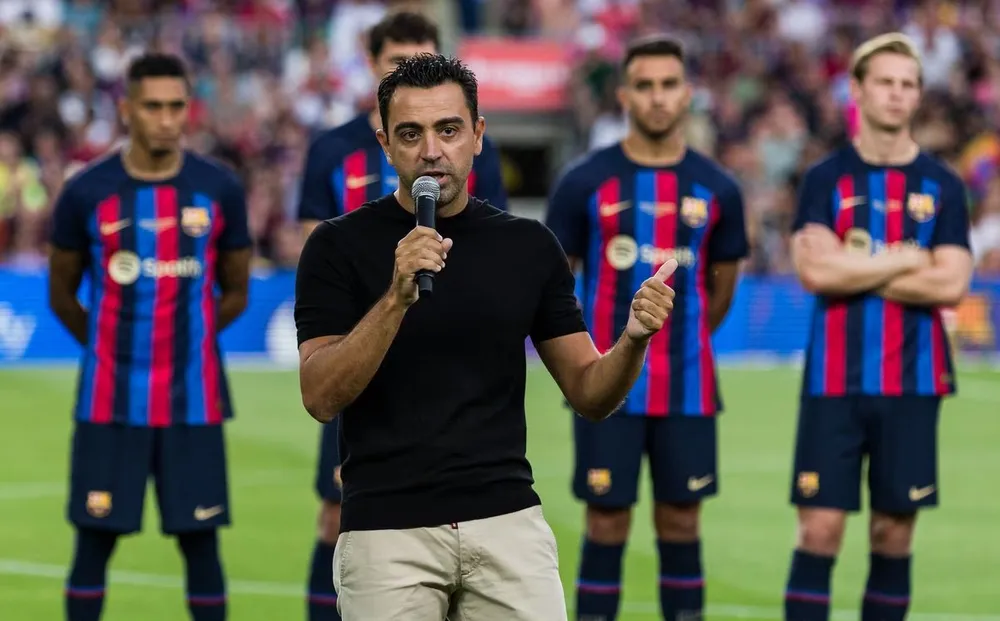 HLV Xavi mang về nhiều thành công cho Barcelona chỉ trong một thời gian ngắn. Ảnh: GETTY. Xavi-contrack-1.png