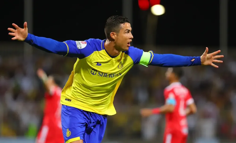 Chân sút 38 tuổi vẫn chạy tốt ở làng bóng Saudi Arabia. Ảnh: GETTY. al-nassr-ronaldo.png