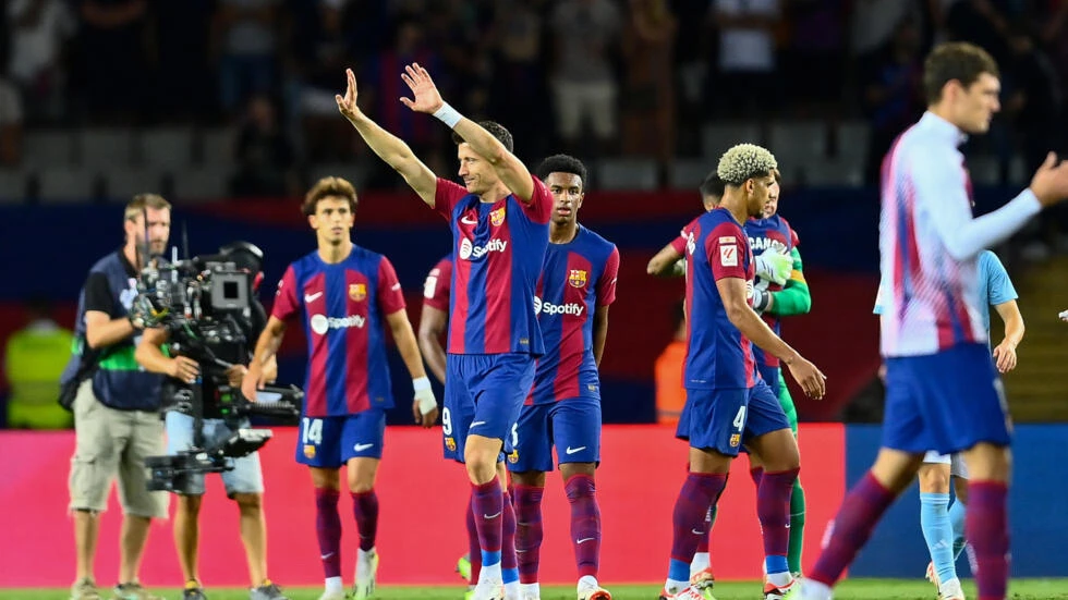 Barca đang có khởi đầu ấn tượng ở giải trong nước lẫn đấu trường châu Âu. Ảnh: GETTY. Lewy-barca.jpg