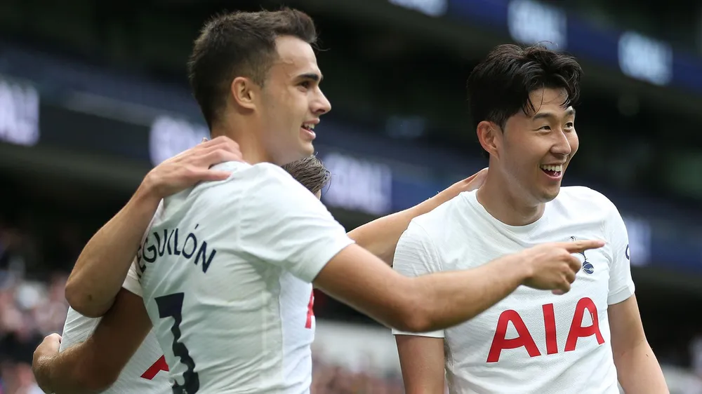 Ngôi sao người Hàn Quốc không hài lòng với quyết định của trọng tài. Ảnh: GETTY. son-heung-min-spurs.jpg