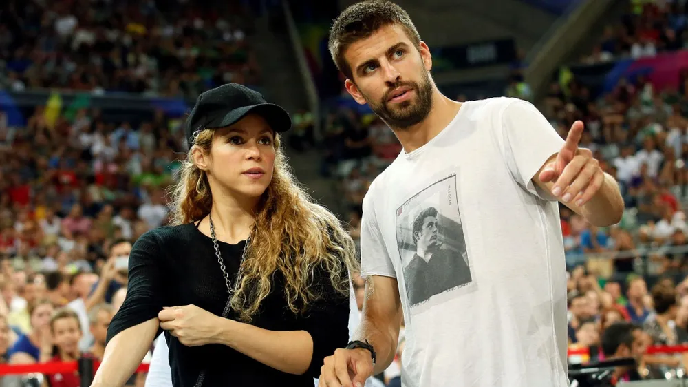 Ca sĩ người Colombia theo chồng quên lãng cuộc chơi âm nhạc... shakira-pique.jpg
