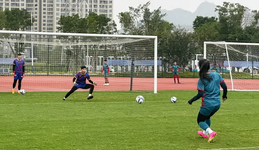 Thủ môn kỳ cựu Kim Thanh sẽ trở lại khung thành và hứa hẹn sẽ làm việc cật lực chiều 28-9. Ảnh: VFF. kim-thanh-vie.jpg